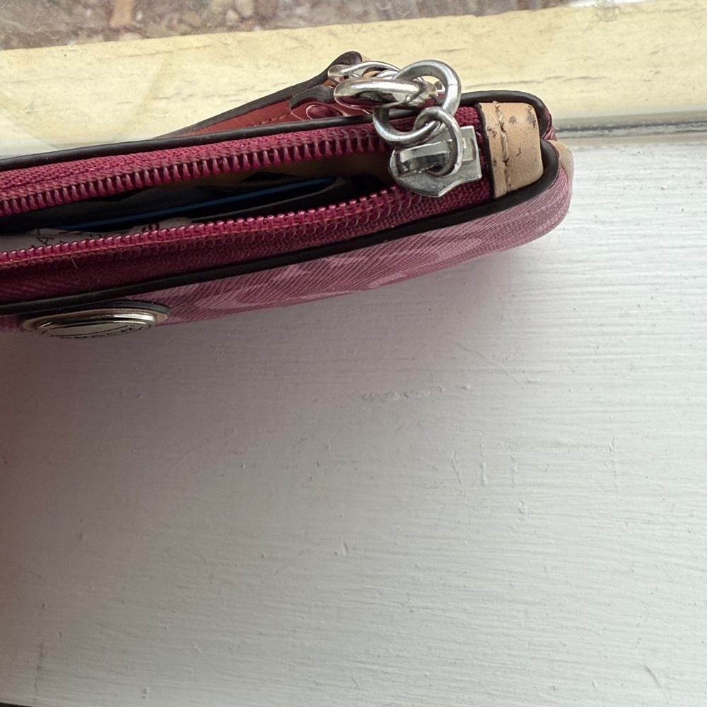 authentic Coach wristlet Pink c logo - Picture 6 of 6